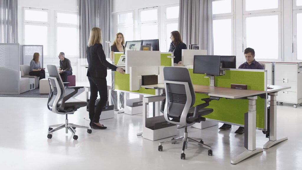 The Great Office Debate: Open Floor Plan vs. Cubicles