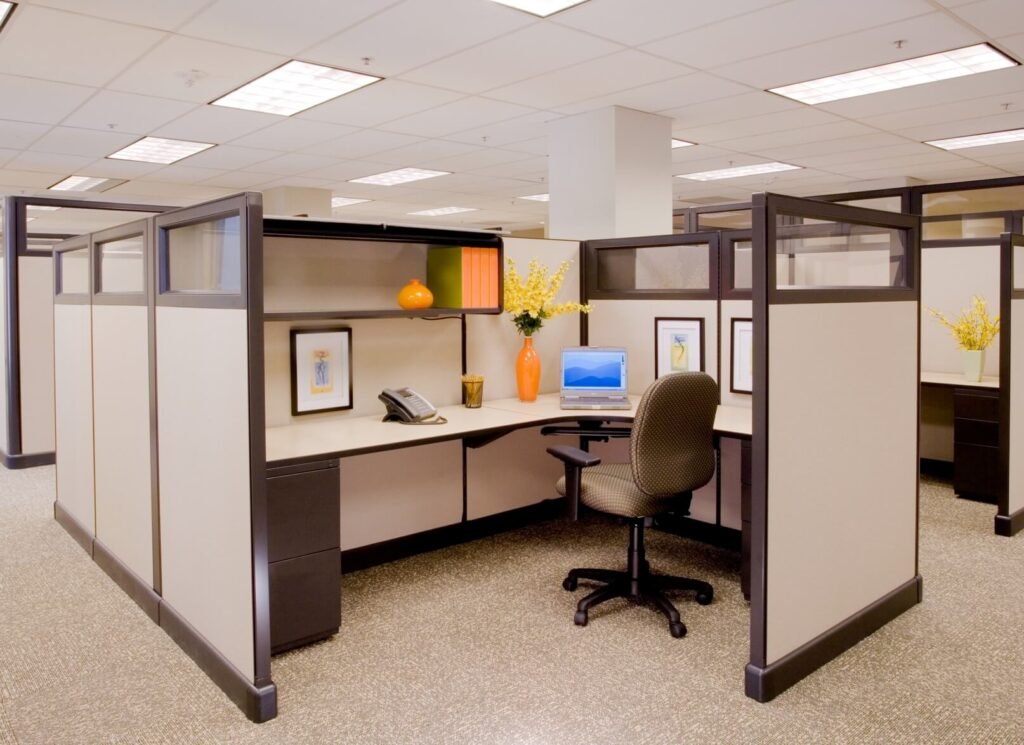 The Great Office Debate: Open Floor Plan vs. Cubicles